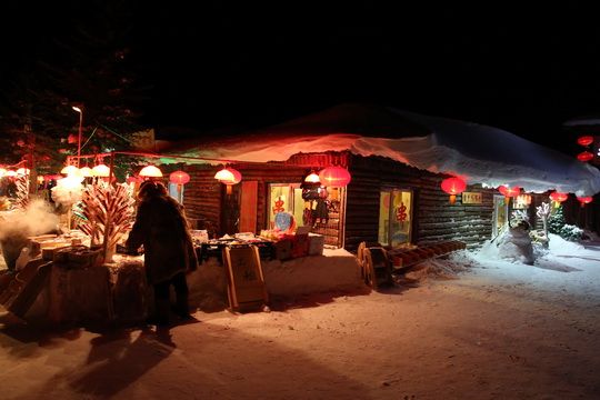 A busy vendor despite of the extreme cold outside