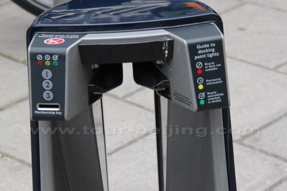 A close look at a docking point. If then a green light indicating that the cycle can be undocked
