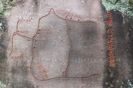 A hike trail map carved in the rock