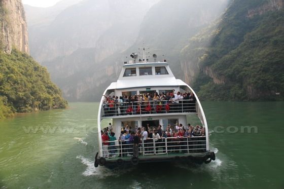 A smaller motorized vessel took us through the picturesque Lesser Gorges