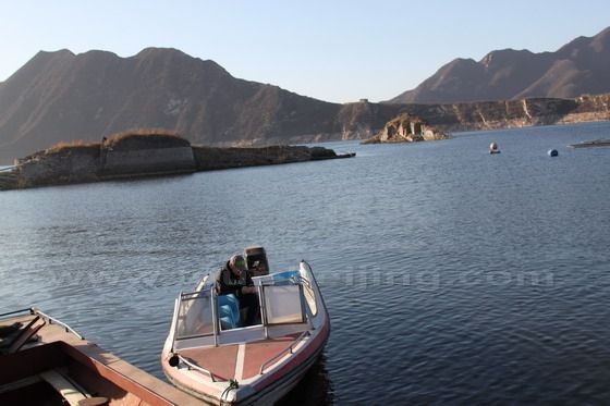 After breakfast, we'll take the speedboat to Xifengkou Great Wall
