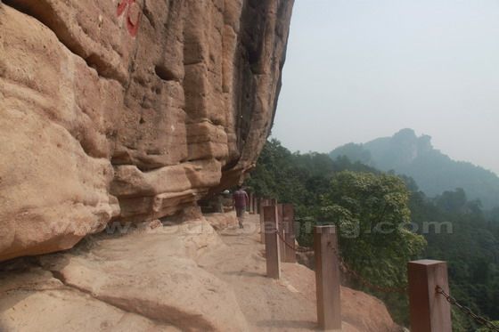 After visiting the Tian Cheng Temple, we continue to trek down the Roaring Tiger Rock.