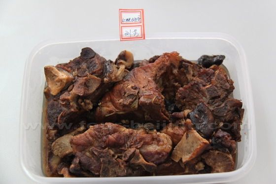 Braised spare-ribs with sauce