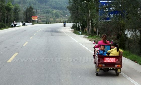 A scenic bus ride from the train station to Maijishan Grottos