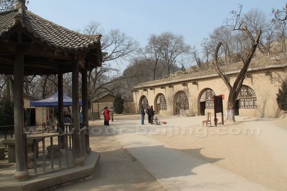 Chairman Mao (Mao Zedong) stayed in the Yaodong courtyard in Yan'an.