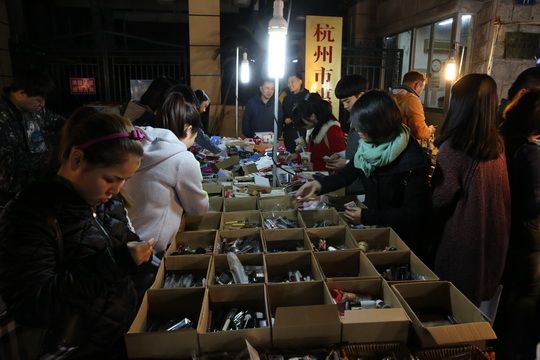 Choosing trinkets and nik naks