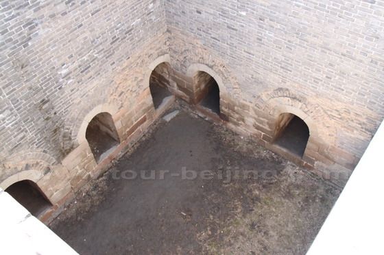 Each of the two inner cities at the both end of the wall briage has 7 gates for accommodating soldiers.