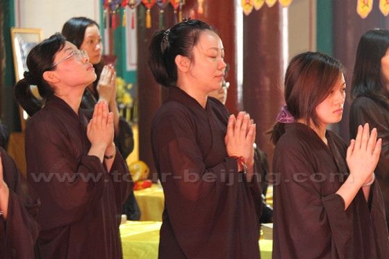 Enter the main hall for meditation
