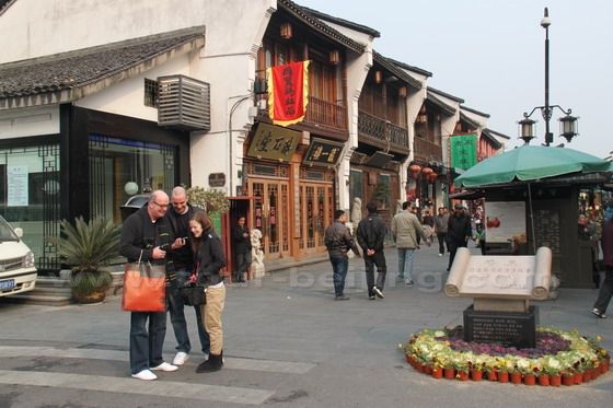 Foreign visitors are all smiles for the phots taken a Hefang Strreet. 