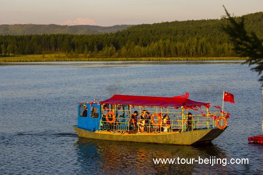 Boating on Dujuan Lake much sought after by tourists 
