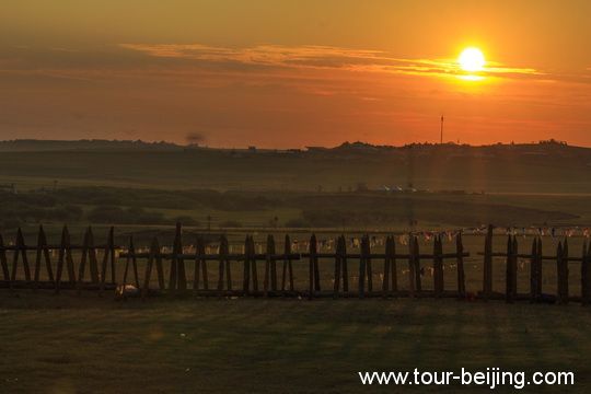 Sunrise Glow over Hulunbuir Grasslands (Tips, Photos & Map)