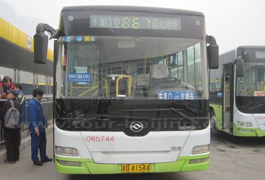Bus No. 867 finally arrived around 8:00.