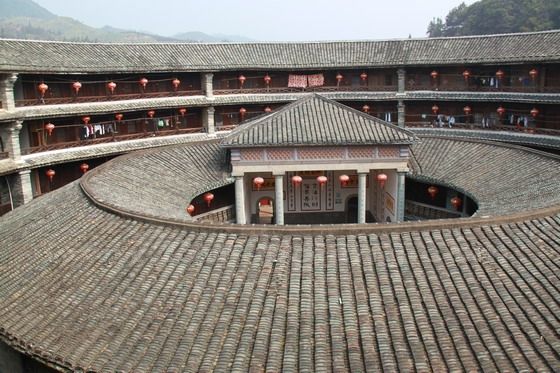 Inside Zhengchenglou with 4 storeys outer building, 2 storey inner building and the ancestral hall in the center.
