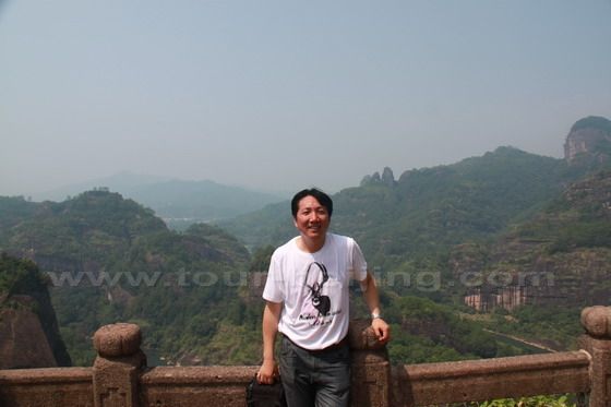 I've made it, on the top of Tianyou Peak.