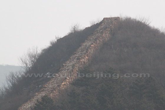 Jiangjunguan Great Wall is fitfully linked to Huangyaguan Great Wall. It is said that it takes about 18 hours' hike between the two bits of the Wall.