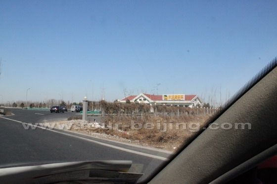 Just after the Gaocun Toll Gate, we soon find small service area