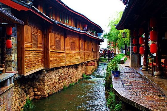 When is the best time to visit Lijiang?