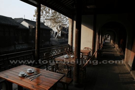 More restaurants along the canal