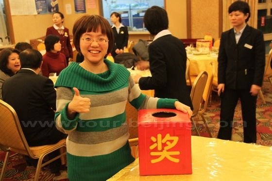 Ms Wei Wei wish everybody tonight to win a prize