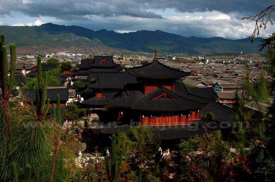 Mu Mansion, the residence of the Mu clan which reigned over Lijiang for more than 400 years.