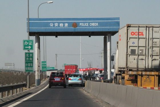 Non-Beijing licensed vehicles must be stopped for security check before you can enter Beijing. This is a police station checkpoint.