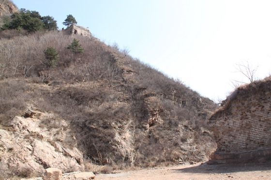 Now the Great Wall pass (Xiaohekou Pass) has been broken and damaged.