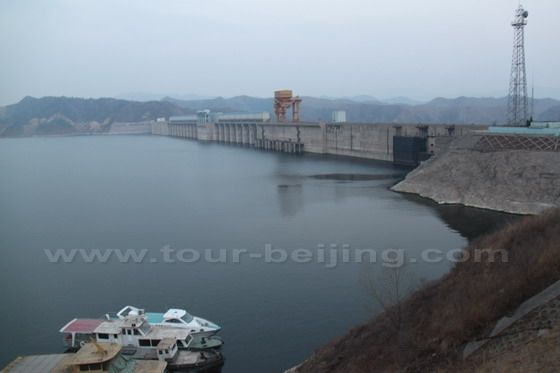 Panjiakou Dam, 107.5m high and 1040m long