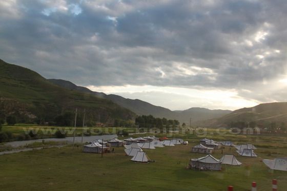 Parallelled by Daxia River, the road is nestled in a valley bound by the mountains with good views.