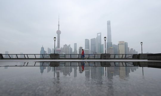 Rainwater reflections of Pudong Skyline on the Bund （2）