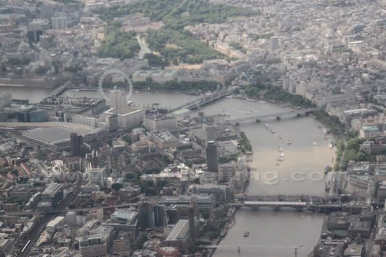 Huangpu River in Shanghai VS River Thames in London