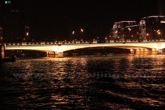 Shizilin Bridge (lions bridge), built in 1974, 97.6 meters long and 34 meters wide