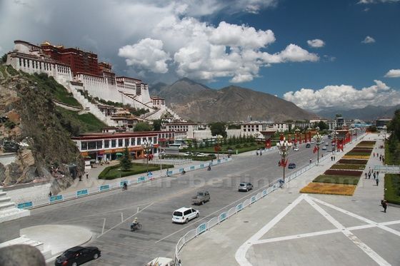 Shooting Potala Palace on the Medicine King Hill