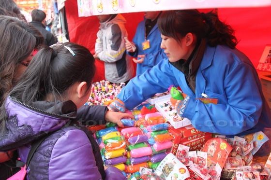 Shopping at Ditan Temple Fair