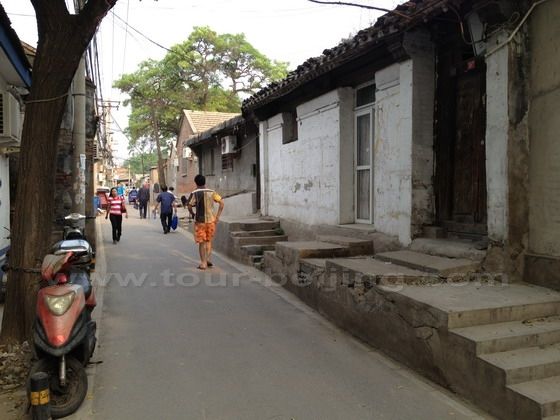The Dongbi Street is lined with slightly less slummy looking old buildings.