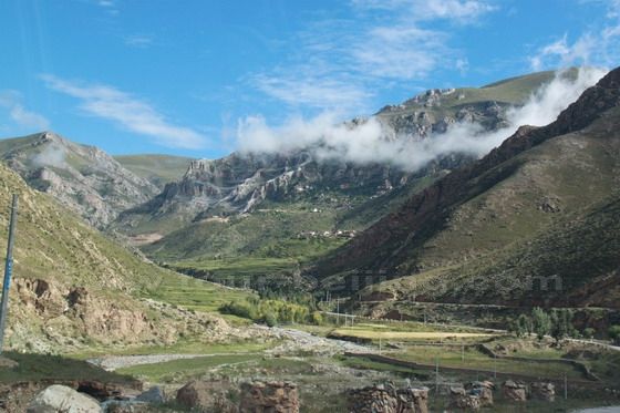 Tips for Visiting Drak Yerpa (Tips, Photos & Map)
