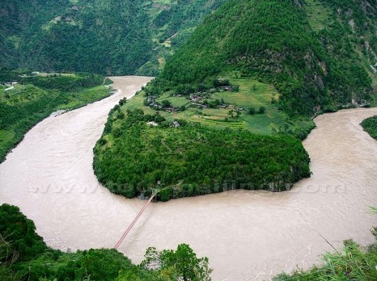 The First Bend of Nu Jiang Rive
