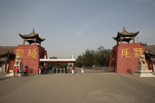 How to Visit Western Xia Imperial Tombs