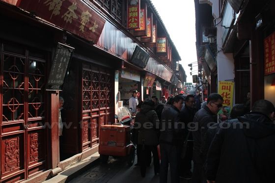 The South Street offer many local flavor eateries.
