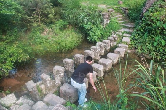 The Zhangtang Stream was clean, cool and fresh.