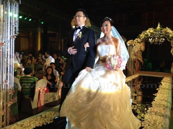 The bride and the groom are happily walking through the love 