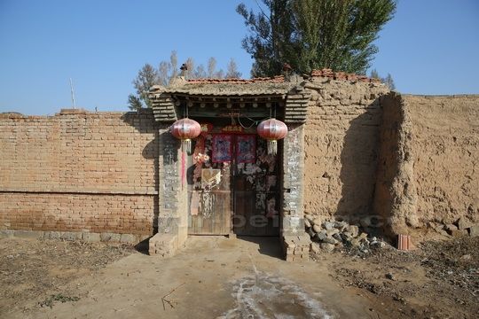 The door frame at one of the houses by the only one street village
