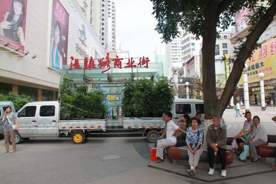 The east entrance to Zhangye Walking Street