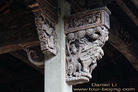 The elaborate and exquisite wooden sculptures