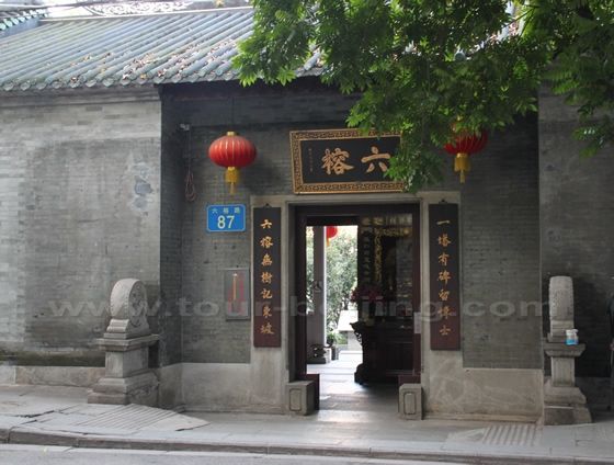 The entracnce to Temple of the Six Banyan Trees