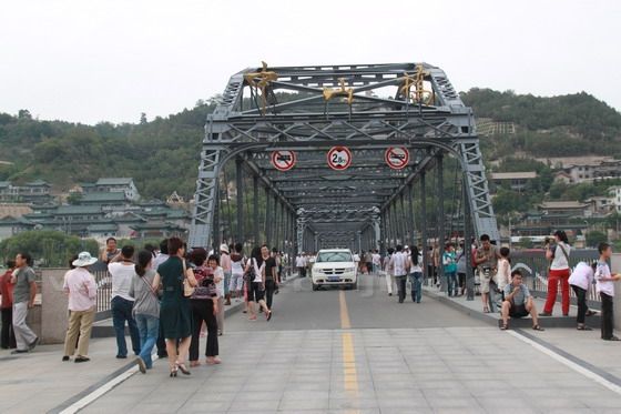 The front of the Zhongshan Bridge