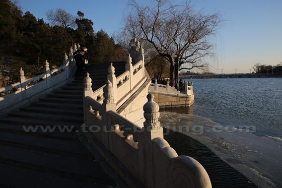 The  marble bridge under the sunset glow 