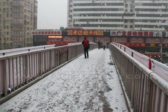The snow on the flyover