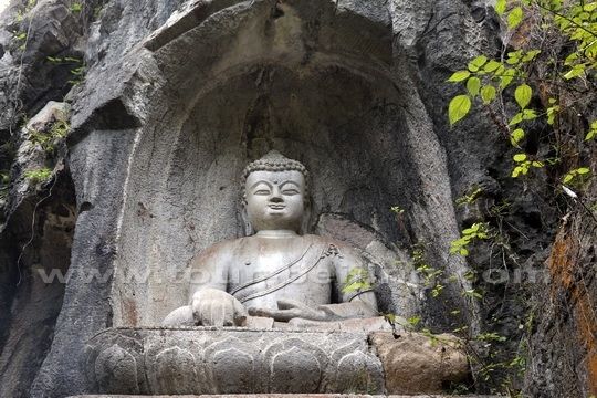 The statue was Sakymuni, a sanskrit-style carved in Yuan Dynasty