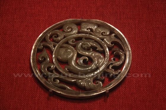 The unearthed jade carving