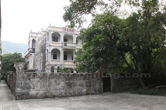 The walled Diaolou towers in Jiangan Village